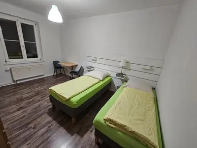 Ein Bett oder Betten in einem Zimmer der Unterkunft Private room in our home with cats