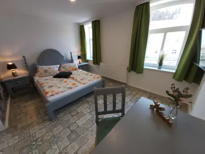Ein Bett oder Betten in einem Zimmer der Unterkunft Pension zur Eiche GmbH