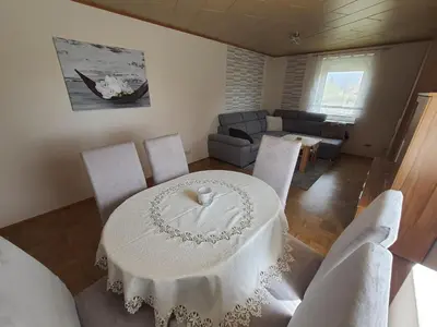 Ein Sitzbereich in der Unterkunft Ferienhaus Am Pilgerweg