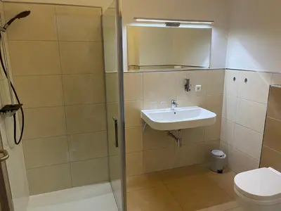 Ein Badezimmer in der Unterkunft Die 1A Pension