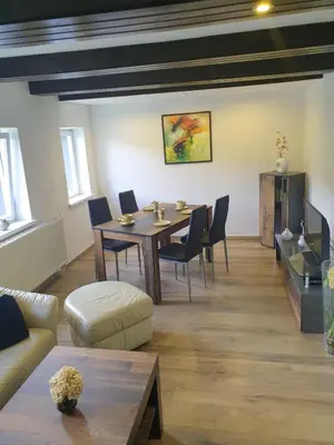 Ein Sitzbereich in der Unterkunft Sächsische Schweiz Ferienhaus 2 mit hervorragendem Panoramablick über das Elbtal