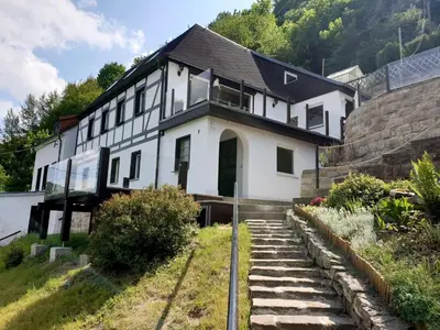 Das Gebäude in dem sich die Ferienwohnung befindet