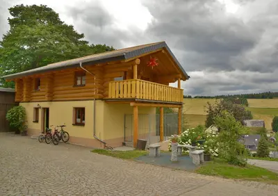 Das Gebäude in dem sich die Ferienwohnung befindet