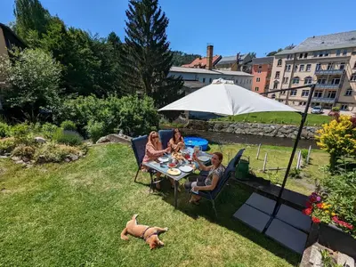 Ein Garten an der Unterkunft Zi1 - Urlaubsmagie - Erholung mit Pool & Sauna