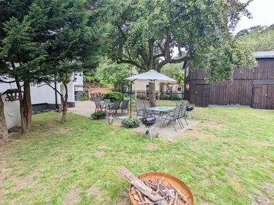 Ein Garten an der Unterkunft H4 - Urlaubsmagie - Kleiner Wohlfühlort mit Pool