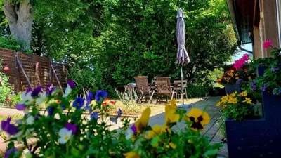 Ein Garten an der Unterkunft W5 - Urlaubsmagie - Wohnung mit Grill, Terrasse & Pool
