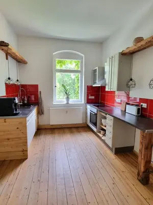 Küche/Küchenzeile in der Unterkunft Zeitreise: Wohnen im Herrenhaus genau zw. L u. DD