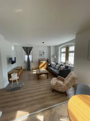 Ein Sitzbereich in der Unterkunft Apartmenthaus Elbblick Mühlberg