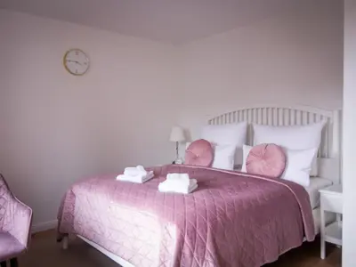 Ein Bett oder Betten in einem Zimmer der Unterkunft ApartOne Land-Hotel