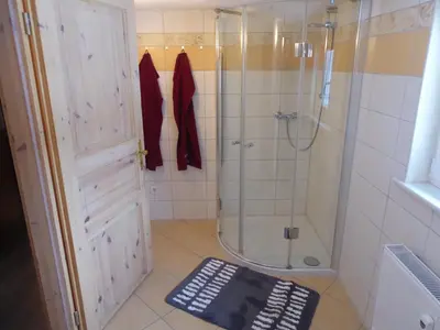 Ein Badezimmer in der Unterkunft FeWo Dorn OG Haus Sandsteinliebe