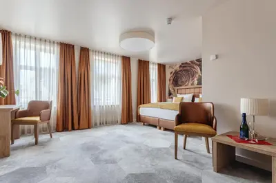 Ein Sitzbereich in der Unterkunft Hotel & Restaurant Rödersaal