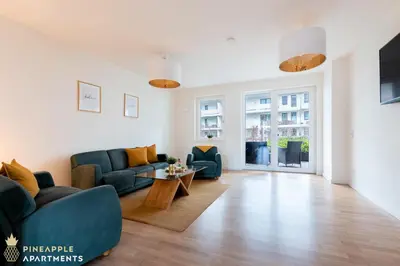 Ein Sitzbereich in der Unterkunft PINEAPPLE APARTMENTS - Altstadt I - 117qm - 1x free parking