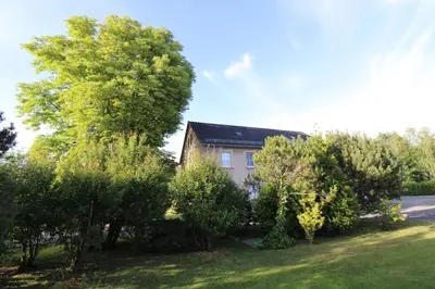 Ein Garten an der Unterkunft Ferienwohnung in herrlicher Teichlandschaft