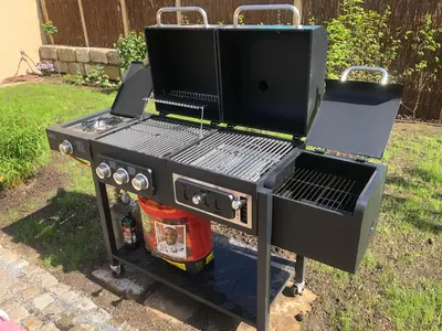 Ein für Gäste verfügbarer Grill in der Ferienwohnung