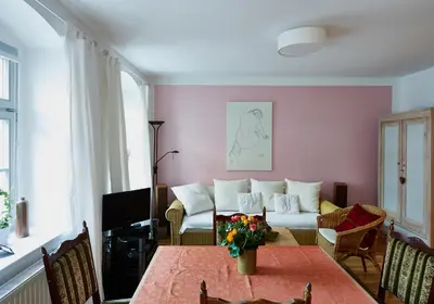 Ein Sitzbereich in der Unterkunft Ferienwohnung Prießnitz