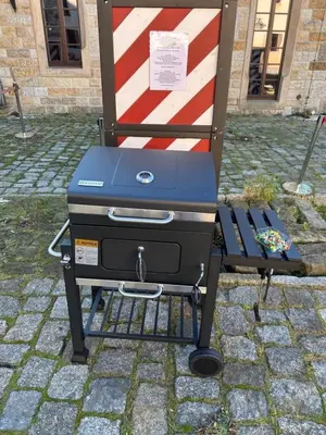 Ein für Gäste verfügbarer Grill im Ferienhaus