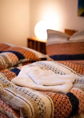 Ein Bett oder Betten in einem Zimmer der Unterkunft Ferienwohnung Weintraube