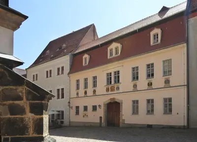 Das Gebäude in dem sich die Ferienwohnung befindet