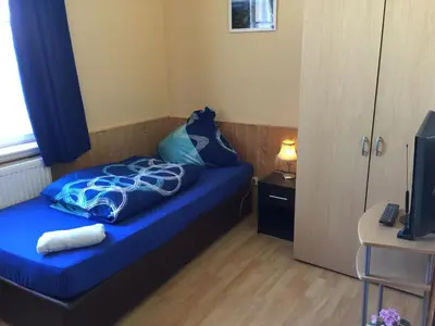 Ein Bett oder Betten in einem Zimmer der Unterkunft Monteur-Zimmer Dresden, Bad-Miniküche, 24-7 Self Check In