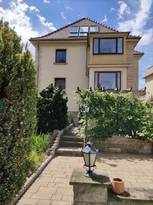 Ein Garten an der Unterkunft Apartment mit Ausblick im Dresdner Südwesten