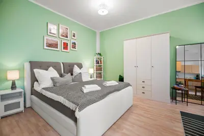 Ein Bett oder Betten in einem Zimmer der Unterkunft GREENs - ruhige schöne 1RWhg gut gelegen mit Balkon