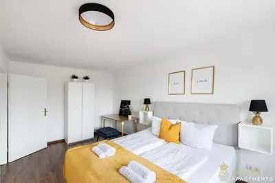 Ein Bett oder Betten in einem Zimmer der Unterkunft PINEAPPLE APARTMENTS - Dresden Mitte III - free parking