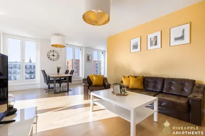 Ein Sitzbereich in der Unterkunft PINEAPPLE APARTMENTS - Altstadt IV - 91qm - 1x free parking