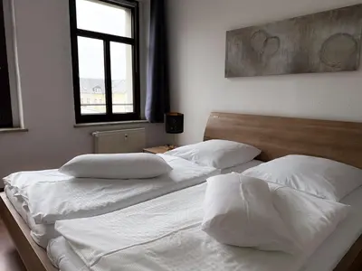 Ein Bett oder Betten in einem Zimmer der Unterkunft alexxanders Apartments & Studios