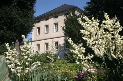 Ein Garten an der Unterkunft Pension Böhmer