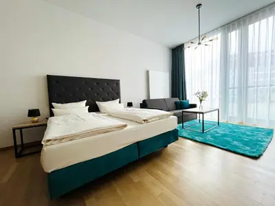 Ein Bett oder Betten in einem Zimmer der Unterkunft Panoramastudio mit Blick zur Frauenkirche