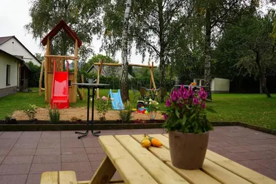 Ein Garten an der Unterkunft Pension Zum historischen Kalkwerk