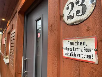 Ein Zertifikat, Auszeichnung, Logo oder anderes Dokument, das in der Unterkunft Tiny-Ferienwohnungen Hellerau ausgestellt ist