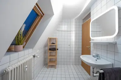 Ein Badezimmer in der Unterkunft Loft mit Balkon im Historischen Altbau am Marktplatz - 75qm, DisneyPlus, 300mbs Internet