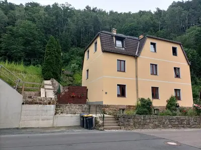 Das Gebäude in dem sich die Ferienwohnung befindet