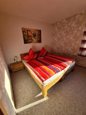 Ein Bett oder Betten in einem Zimmer der Unterkunft Ferienwohnung Weber