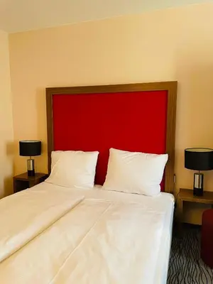 Ein Bett oder Betten in einem Zimmer der Unterkunft Point Hotel Apartments and Rooms