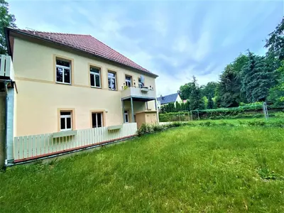 Ein Garten an der Unterkunft Moderne Gästewohnung 