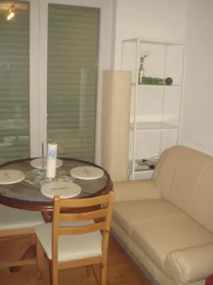 Ein Sitzbereich in der Unterkunft Private room apart. near Elbe