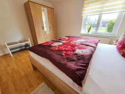 Ein Bett oder Betten in einem Zimmer der Unterkunft Ferienwohnung Reichenbrand mit Stellplatz